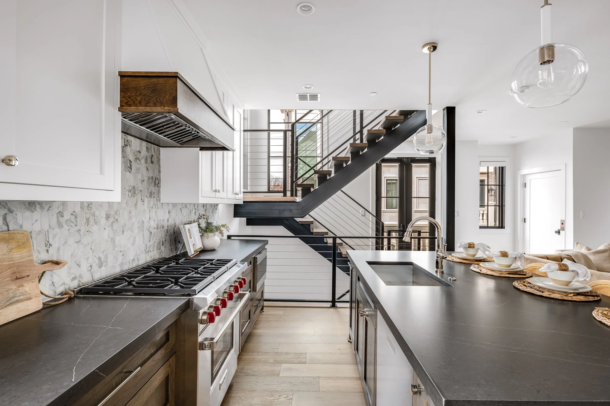 4525 Emerson Ave - Level Two